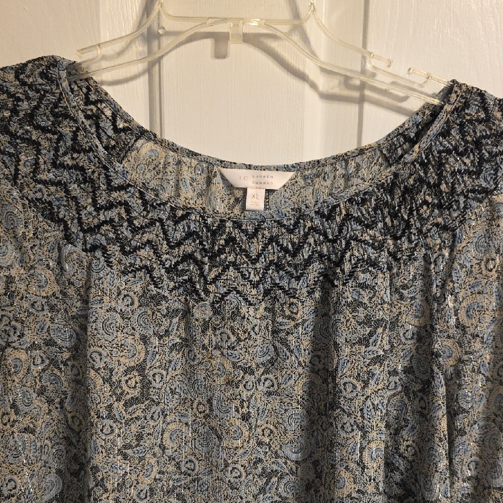 LC Lauren Conrad Navy and Cream Patterned Blouse - Picture 5 of 8